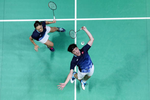 羽毛球1速和2速的區別：從材質到飛行穩定性的全麵分析