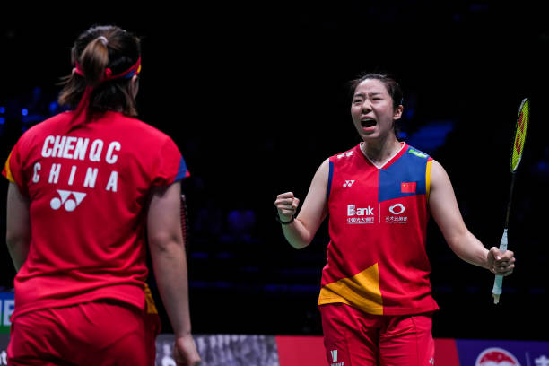 學生羽毛球拍選購避坑指南：這些品牌別踩雷！