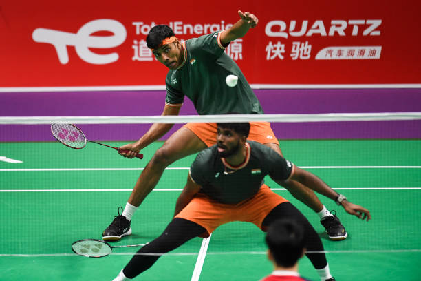 羽毛球發球姿勢圖解：從基礎到進階的詳細教學