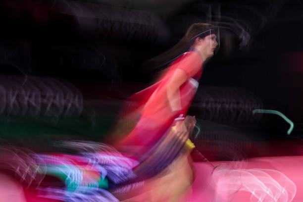 如何通過拍柄標識判斷羽毛球拍的等級和用途？