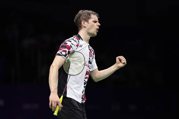 羽毛球扣殺球實戰應用：如何抓住最佳時機一擊製勝？