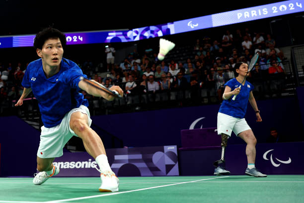 羽毛球單打發球必學！高遠球&網前小球實戰解析