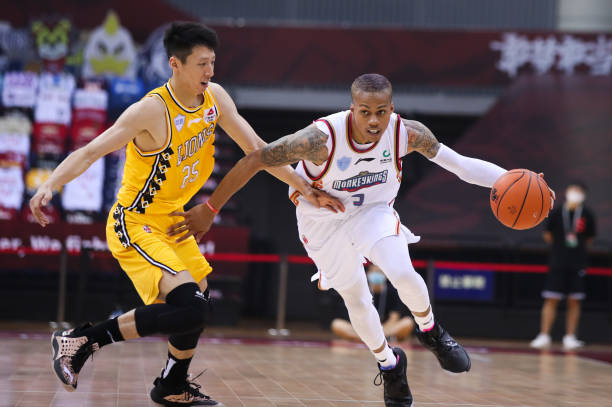 如何避免技術犯規？球員情緒管理與裁判溝通技巧