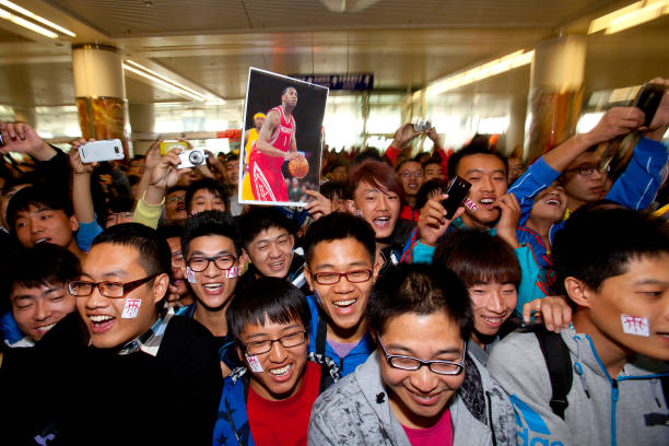 籃球規則科普：阻擋犯規與帶球撞人的區別視頻講解