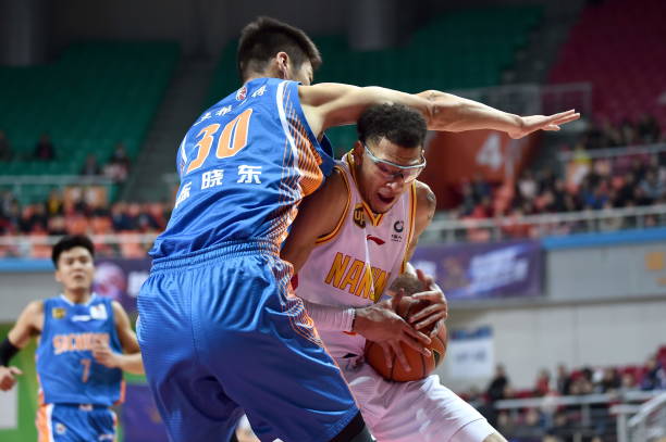 從NBA到業餘比賽：時間違規規則的異同比較