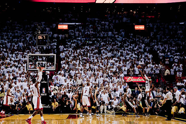 籃球術語：C在場上代表中鋒位置