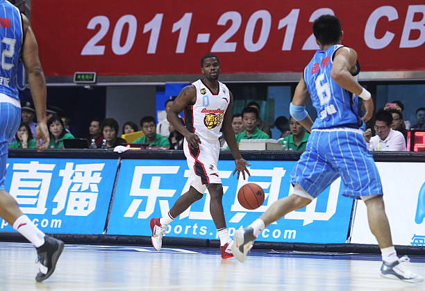 國產籃球鞋對決：匹克 vs 361，誰才是性價比之王？