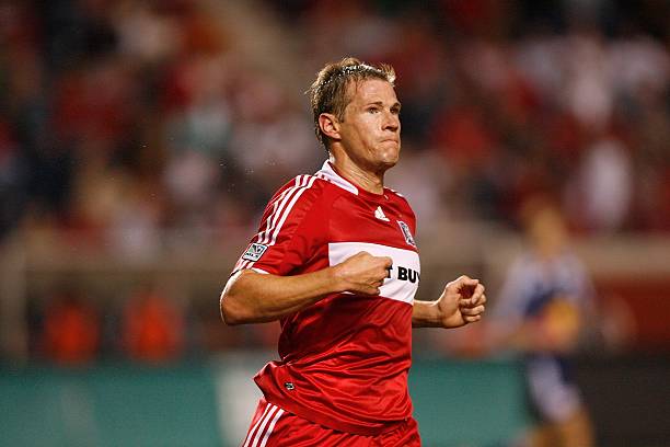 標準足球場造價大公開：不同檔次費用對比