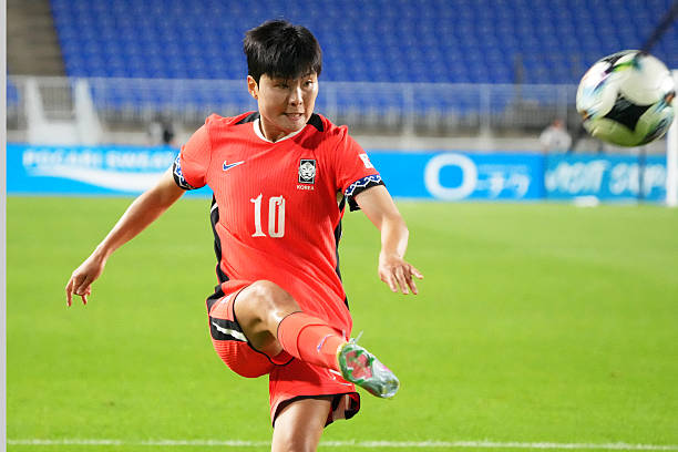 足球邊裁必學：如何正確判斷並示意出界方向