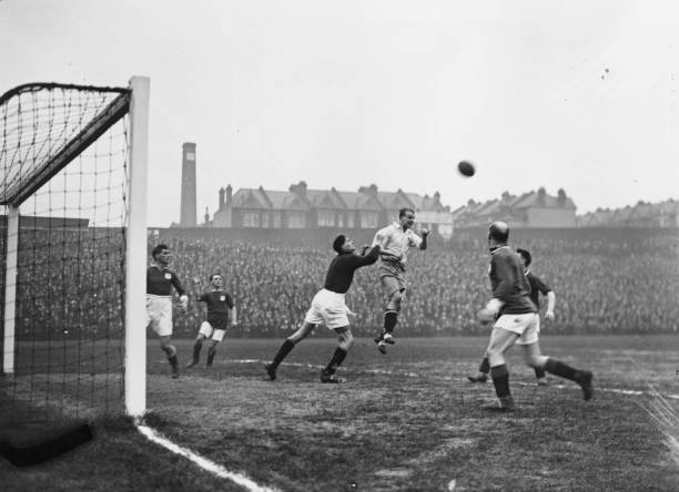 薩拉赫單腳慶祝動作：從埃及到世界的足球符號