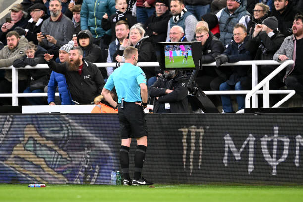 主辦方與港府合作賽事遭投訴，梅西上場時間成焦點