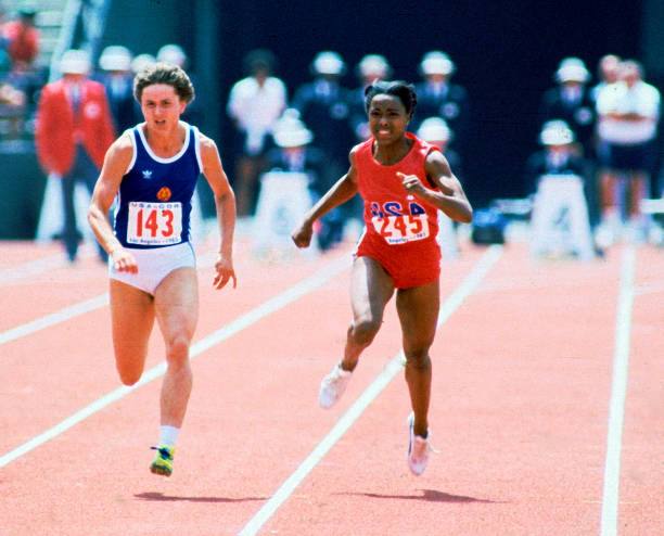 郭晶晶近視1000度卻鮮少戴眼鏡，網友好奇她的視力保護秘訣