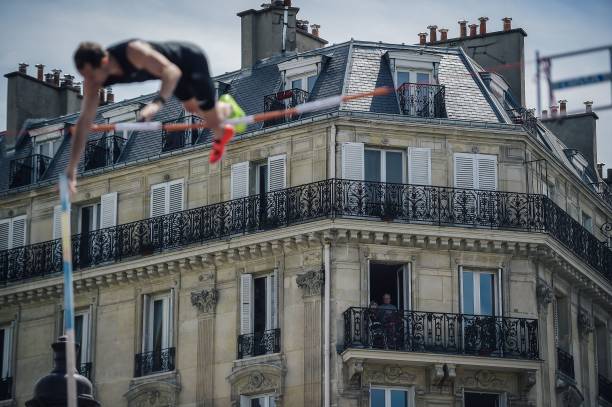 吳敏霞郭晶晶的跳水動作：力量與柔美的結合