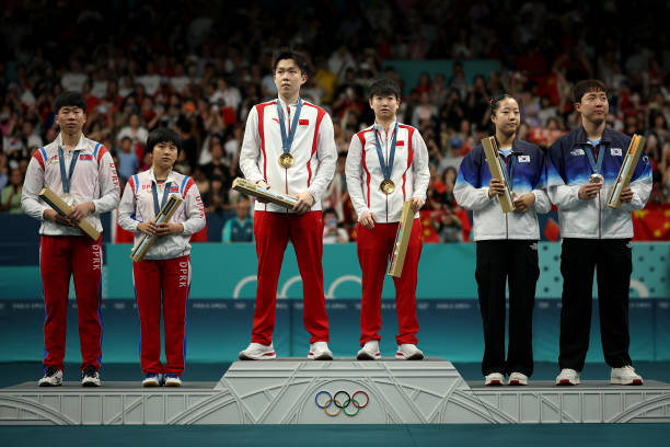 乒乓球擦邊球示意規則詳解：裁判手勢與得分判定