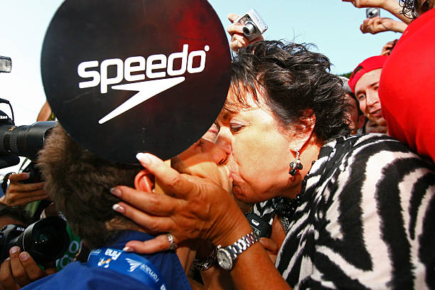 賽事與培訓中心：威爾士遊泳館的專業級泳道 (突出其專業競技功能)