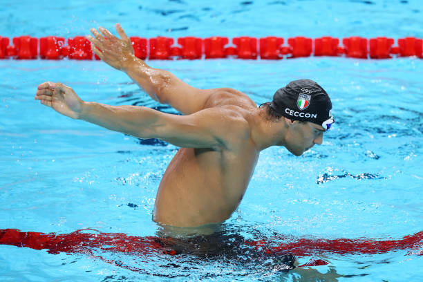 遊泳教練親自示範：自由泳的標準姿勢