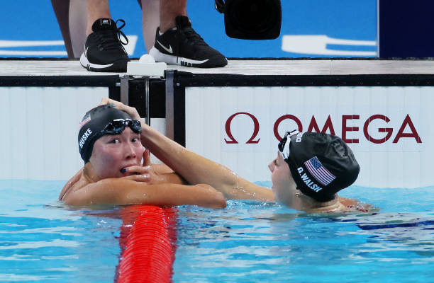 同步之美：雙人花樣遊泳完美配合精彩瞬間