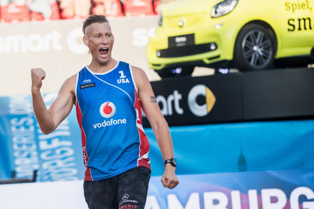 成都中考排球對牆墊球訓練方法