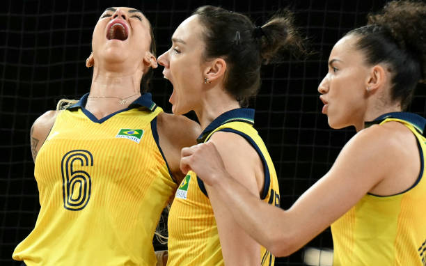 排球比賽中一傳和接應的角色定位是什麽？