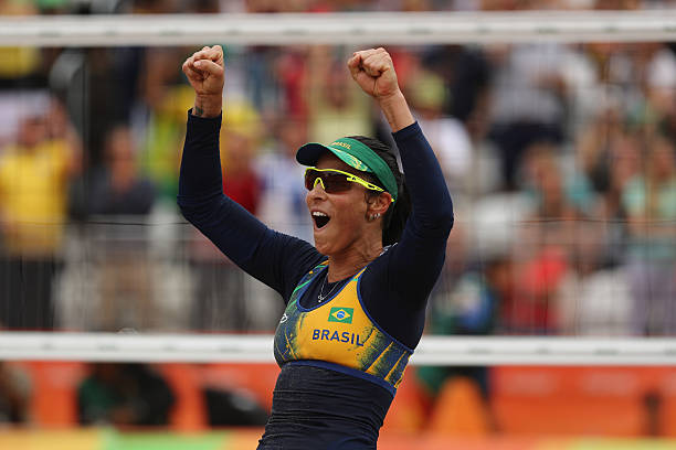 室內排球與沙灘排球比賽時間有何不同？