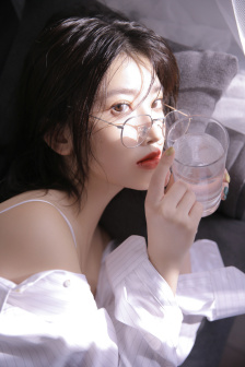 斯嘉丽亮相红毯