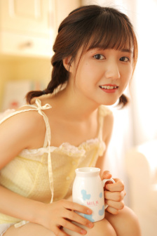 抓QQ弹弹的大欧派动漫版